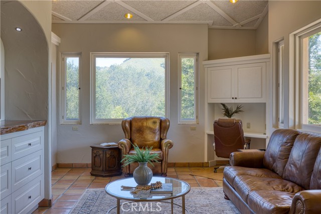 1220 Bassi Drive, San Luis Obispo CA: https://media.crmls.org/medias/995ccd81-116d-4559-9613-a80c2cd80107.jpg
