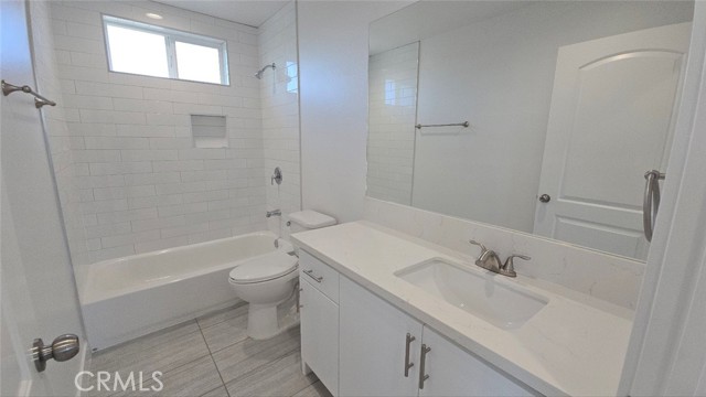 Detail Gallery Image 2 of 23 For 10413 Avalon Bld, Los Angeles,  CA 90003 - 4 Beds | 2 Baths