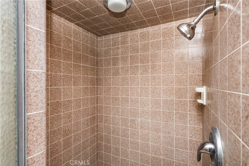 https://media.crmls.org/medias/995f9722-1180-46be-b351-ba63bd89ae8f.jpg?preset=X-Large