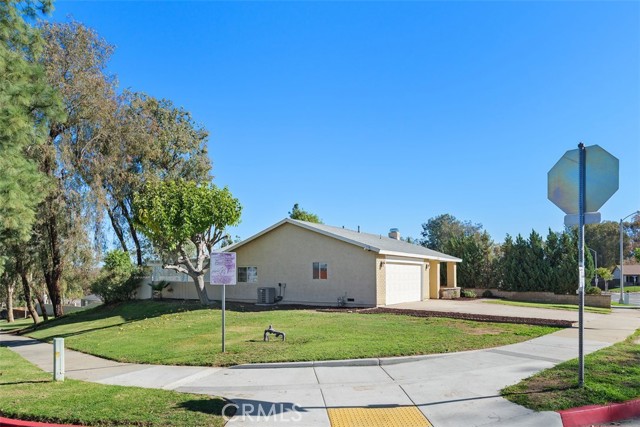 Detail Gallery Image 4 of 30 For 1691 W Ontario Ave, Corona,  CA 92882 - 4 Beds | 2 Baths