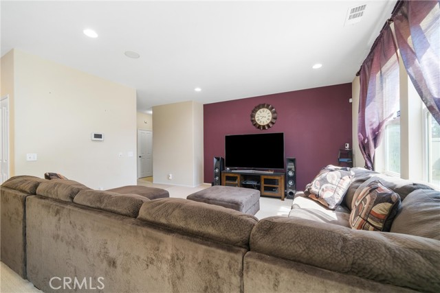 Detail Gallery Image 5 of 16 For 6602 Lasseron Dr, Palmdale,  CA 93552 - 5 Beds | 2 Baths