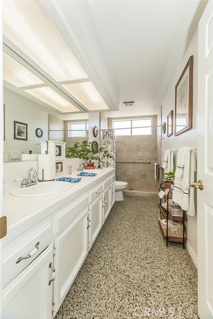 2468 Laverne, Clovis CA: https://media.crmls.org/medias/99614d9c-06df-4bae-bc4d-0c4193886c61.jpg