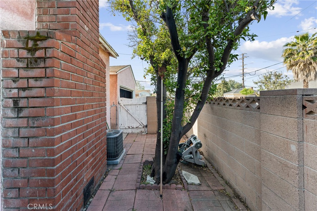 https://media.crmls.org/medias/99619993-9ff0-45f3-81d6-de11e2cfda33.jpg?preset=X-Large