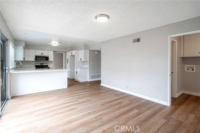 13527 Edgefield Street, Cerritos CA: https://media.crmls.org/medias/9962e70f-da2b-4bf1-b3d5-ab1bd0dd3901.jpg