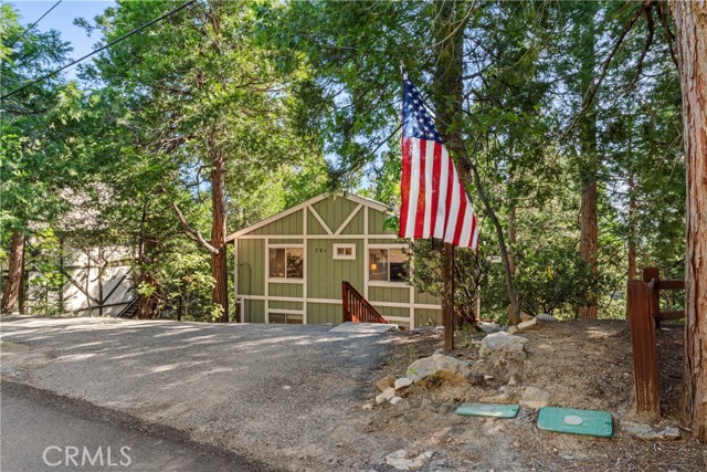 Detail Gallery Image 4 of 26 For 781 Nadelhorn Dr, Lake Arrowhead,  CA 92352 - 4 Beds | 2 Baths