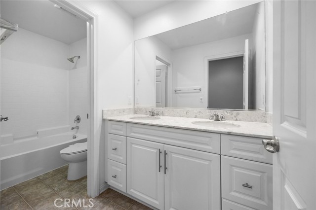 16059 Nature Trail, Chino CA: https://media.crmls.org/medias/99655990-5334-4dcc-ac54-2bd24ca0f2f4.jpg