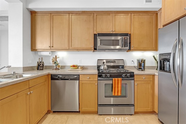 Detail Gallery Image 8 of 37 For 201 E Angeleno Ave #326,  Burbank,  CA 91502 - 2 Beds | 1 Baths