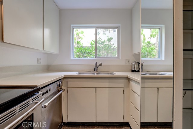 Detail Gallery Image 20 of 44 For 8400 De Longpre Ave #205,  West Hollywood,  CA 90069 - 2 Beds | 2 Baths