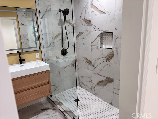 Detail Gallery Image 24 of 47 For 5369 Topeka Dr, Tarzana,  CA 91356 - 3 Beds | 2/1 Baths