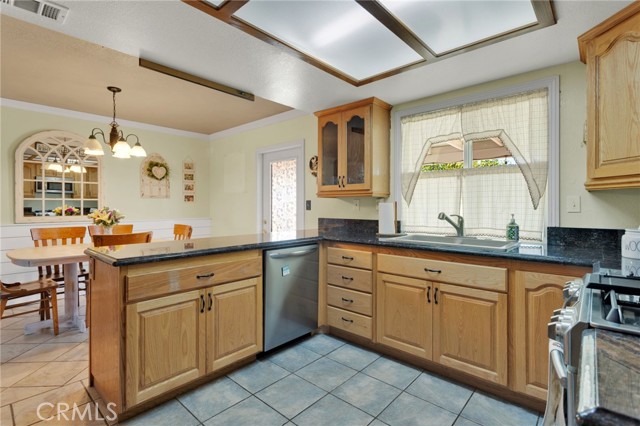 Detail Gallery Image 13 of 37 For 21909 Cherokee Ave, Apple Valley,  CA 92307 - 3 Beds | 2 Baths