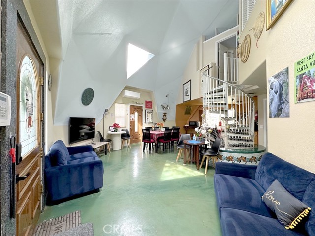 Detail Gallery Image 2 of 42 For 24998 Jewel, Crestline,  CA 92325 - 4 Beds | 3 Baths