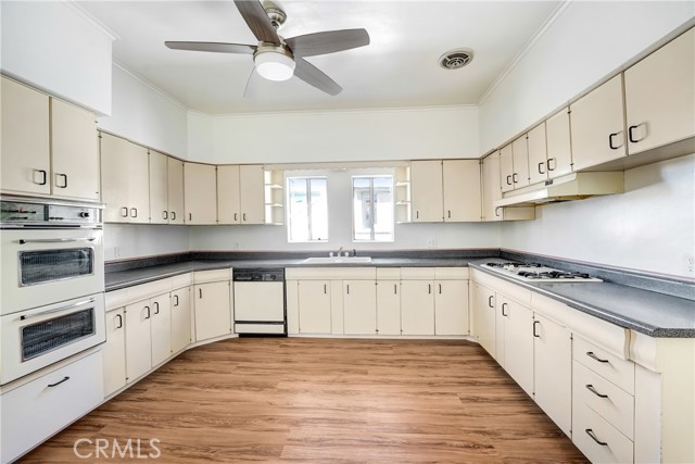 Detail Gallery Image 4 of 26 For 5830 Fayette, Los Angeles,  CA 90042 - 3 Beds | 2 Baths