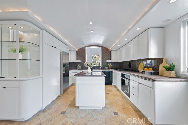 411 Goldenrod, Corona del Mar CA: https://media.crmls.org/medias/99683043-d890-47a3-8af1-94cca086607f.jpg