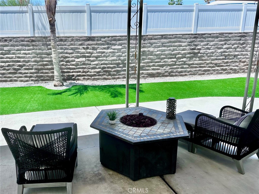 https://media.crmls.org/medias/99684140-558d-494e-a137-27033368eba5.jpg?preset=X-Large