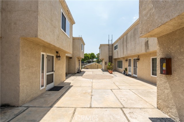 Detail Gallery Image 14 of 18 For 315 W Alameda Ave #6,  Burbank,  CA 91506 - 2 Beds | 1/1 Baths