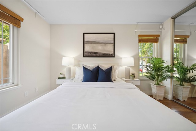 10 Windrow, Irvine CA: https://media.crmls.org/medias/9968f1f7-b968-49b9-8e0a-b2f114383ad9.jpg