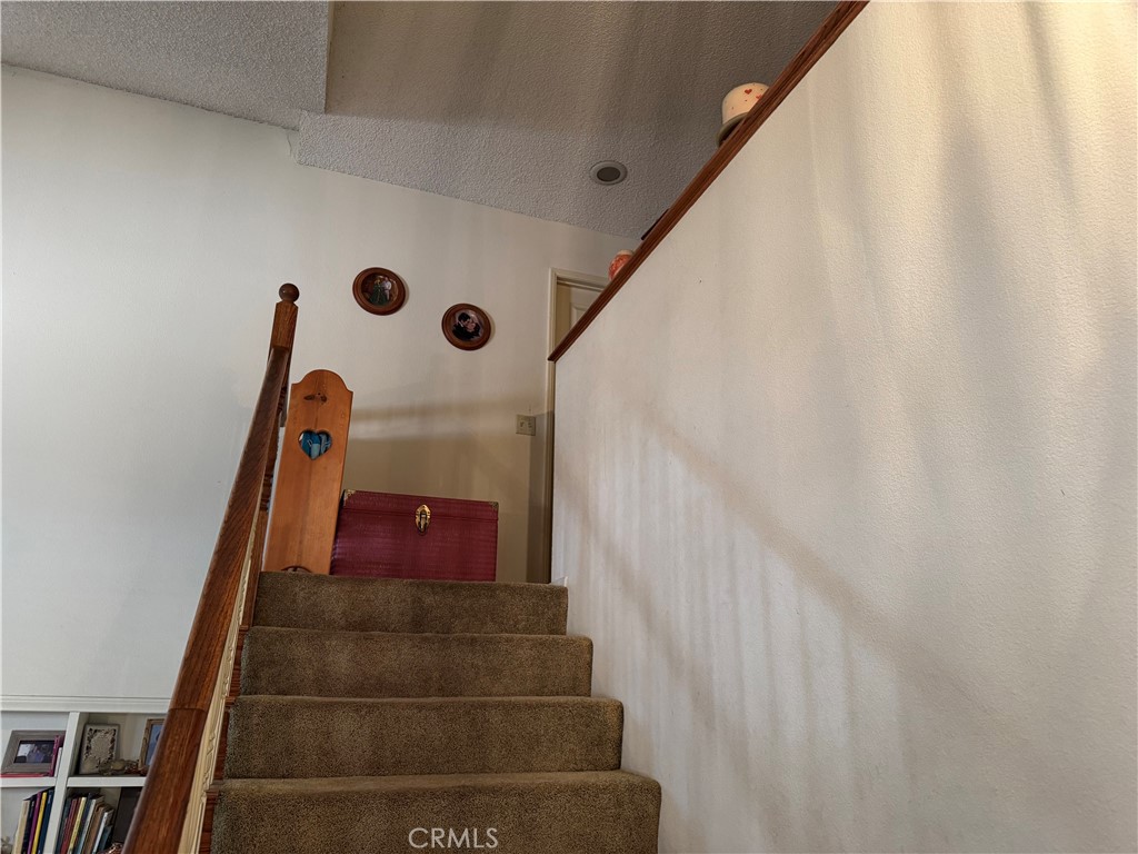 https://media.crmls.org/medias/99690df4-67b4-49b4-921f-f57a74d18068.jpg?preset=X-Large