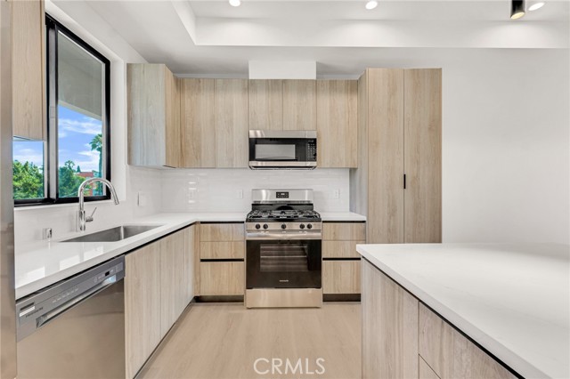 848 N. Hayworth, West Hollywood CA: https://media.crmls.org/medias/9969d1d2-696d-4cc9-bd21-358ed8231670.jpg
