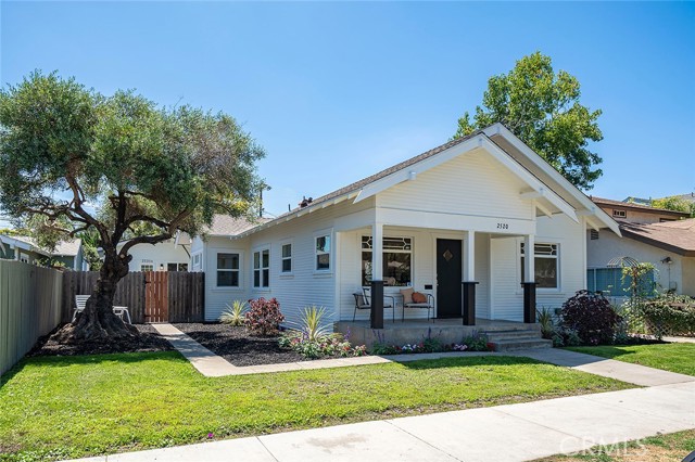 Detail Gallery Image 1 of 60 For 2520 East Sixth Street, Long Beach,  CA 90814 - 4 Beds | 3 Baths