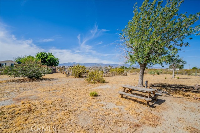Detail Gallery Image 7 of 42 For 12782 Riggins Rd, Phelan,  CA 92371 - 3 Beds | 2 Baths