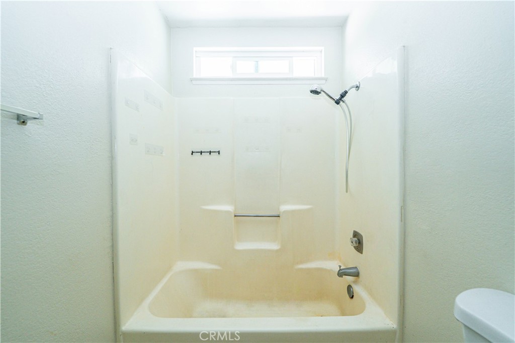 https://media.crmls.org/medias/996ca073-9f84-4f9d-9024-57bf5c7a10d7.jpg?preset=X-Large