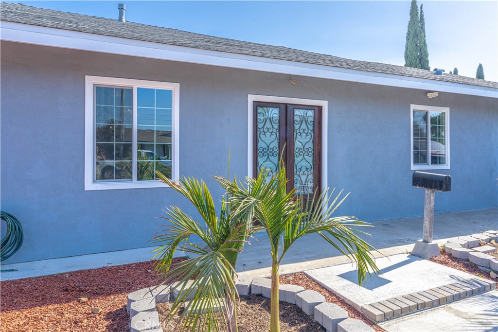 1224 E Live Oak Court