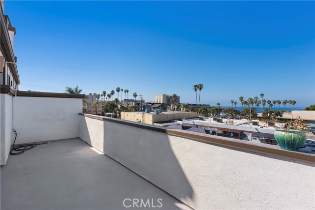 317 Broadway, Redondo Beach, California 90277, 2 Bedrooms Bedrooms, ,3 BathroomsBathrooms,Residential,Sold,Broadway,SB22046818