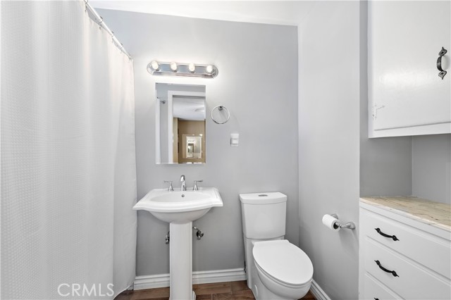 2304 Lewis Street, Santa Ana CA: https://media.crmls.org/medias/996d3a19-853a-4706-93b4-1fd6551ce4ed.jpg