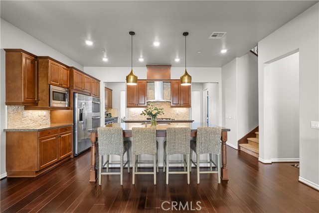 Detail Gallery Image 16 of 71 For 22385 Copper Mountain Ct, Saugus,  CA 91350 - 5 Beds | 5 Baths