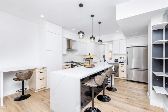 5923 Etiwanda Avenue, Tarzana CA: https://media.crmls.org/medias/996dfe86-1e59-443d-a21e-57fe8940b1ed.jpg