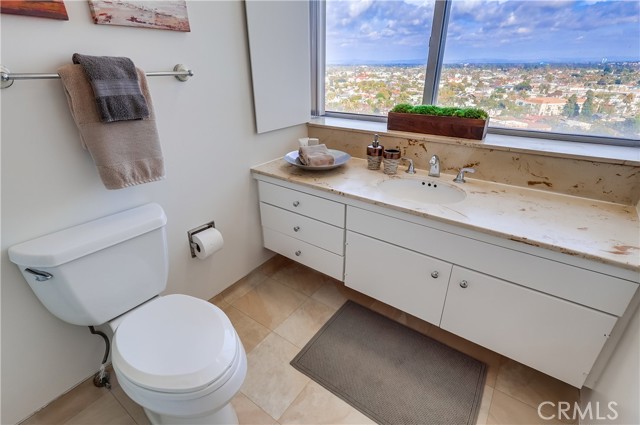 2999 E Ocean Boulevard, Long Beach CA: https://media.crmls.org/medias/996e3d31-20af-42c6-9afd-aa7d9b3835e0.jpg