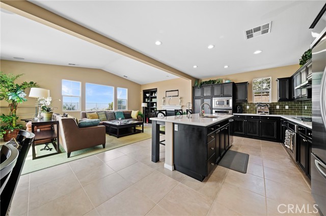 12729 Indian Ocean Drive, Etiwanda CA: https://media.crmls.org/medias/996e5ec3-ba88-4ead-9e6a-926cf0f769c9.jpg