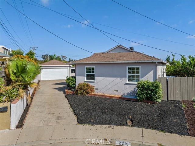 Detail Gallery Image 2 of 29 For 2215 Marigold Pl, San Diego,  CA 92105 - 3 Beds | 1 Baths