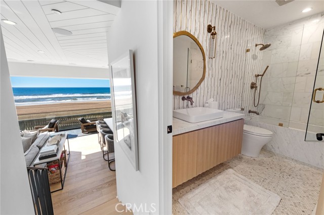 Detail Gallery Image 16 of 53 For 2200 the Strand a,  Manhattan Beach,  CA 90266 - 2 Beds | 2 Baths