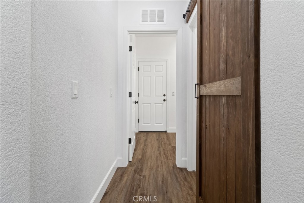 https://media.crmls.org/medias/996efa65-07e7-4120-a5ef-bda42e2d62bd.jpg?preset=X-Large