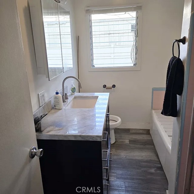 1132 S Holt Avenue, Los Angeles CA: https://media.crmls.org/medias/996f1de1-2dd2-49d1-b3c4-737f9a34dc6a.jpg