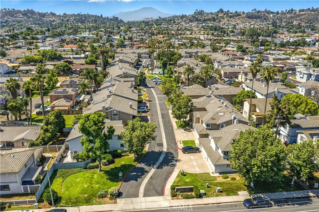 https://media.crmls.org/medias/996feb3f-5196-4678-a9a0-92da9bc033f2.jpg?preset=X-Large