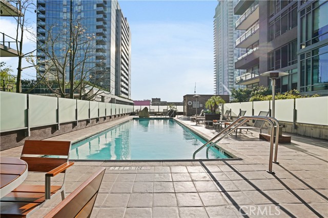 1111 S Grand Avenue, Los Angeles CA: https://media.crmls.org/medias/9970c1ed-2296-4298-bdb5-4e98c1e5afd5.jpg