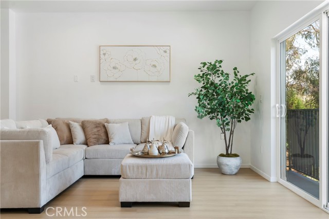 Detail Gallery Image 3 of 27 For 2517 Alsace #1/2,  Los Angeles,  CA 90016 - 3 Beds | 4 Baths