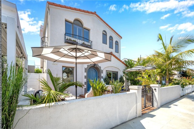 Detail Gallery Image 1 of 35 For 229 Covina, Long Beach,  CA 90803 - 3 Beds | 2 Baths