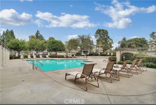 Detail Gallery Image 3 of 5 For 252 Chaumont Cir #252,  Lake Forest,  CA 92610 - 2 Beds | 2 Baths