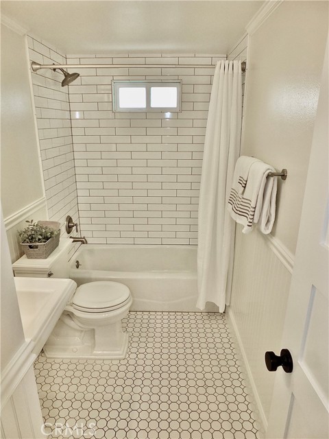 2285 Avalon, Costa Mesa CA: https://media.crmls.org/medias/99733a69-1894-49aa-8ef9-83aa6316a2ab.jpg