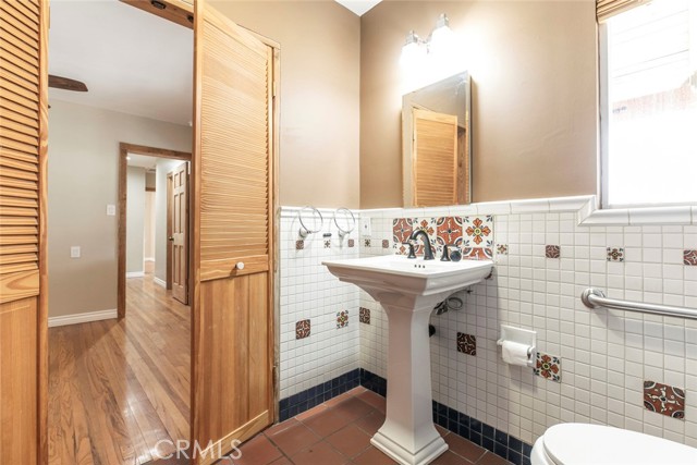 10630 Samoa Avenue, Tujunga CA: https://media.crmls.org/medias/9973a045-71be-4a7f-a81d-b5dd5f564fc4.jpg