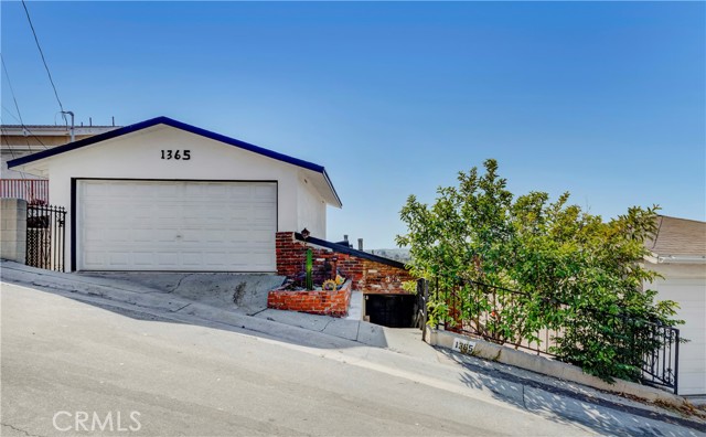 1365 Helen Drive, Los Angeles, California 90063, 5 Bedrooms Bedrooms, ,2 BathroomsBathrooms,Single Family Residence,For Sale,Helen,GD24170378