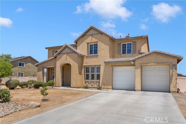 Detail Gallery Image 2 of 50 For 12025 Sweet Grass Cir, Apple Valley,  CA 92308 - 6 Beds | 4/1 Baths