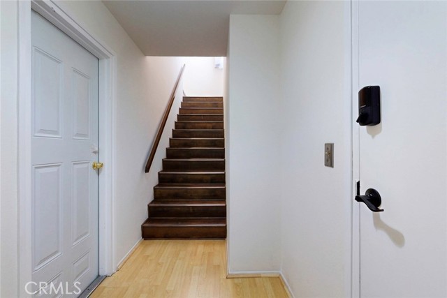 Detail Gallery Image 9 of 38 For 10504 Sunland Blvd Bld #5,  Sunland,  CA 91040 - 2 Beds | 2 Baths