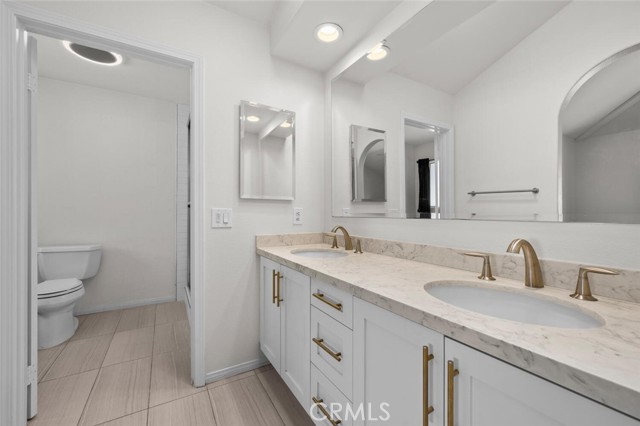 Detail Gallery Image 3 of 25 For 2525 Orange Ave #C,  Costa Mesa,  CA 92627 - 3 Beds | 2/1 Baths