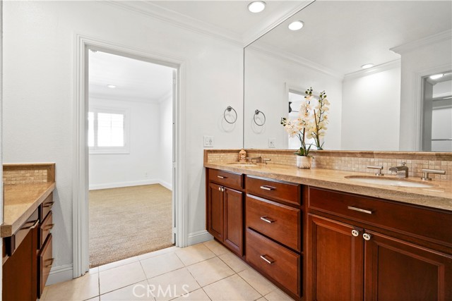 Detail Gallery Image 23 of 28 For 18409 Collins Street #D,  Tarzana,  CA 91356 - 2 Beds | 2/1 Baths