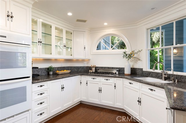 Detail Gallery Image 13 of 34 For 2163 Crestview Dr, Laguna Beach,  CA 92651 - 3 Beds | 2/1 Baths