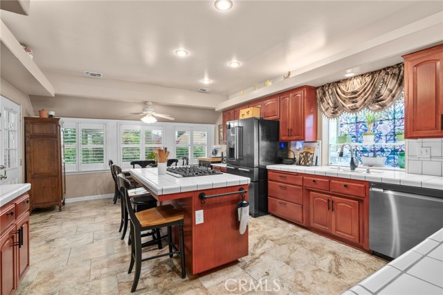 Detail Gallery Image 14 of 60 For 334 Lakeside, Redlands,  CA 92373 - 4 Beds | 4 Baths